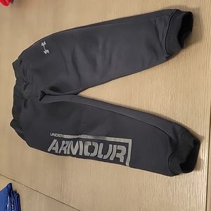 Boy's Under Armour outfit size YSM